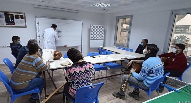 Aydın Büyükşehir Belediyesi’nin Koçarlı Kültür Merkezi Her Yaştan Koçarlılıya Yeni Yetenekler Kazandırıyor