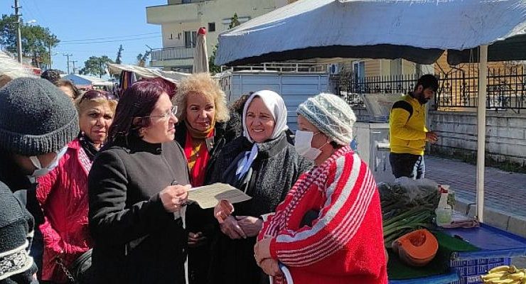 CHP İl Kadın Kolları Başkanı Nilüfer Deveci, Kemer’de pazar esnafını ziyaret etti.