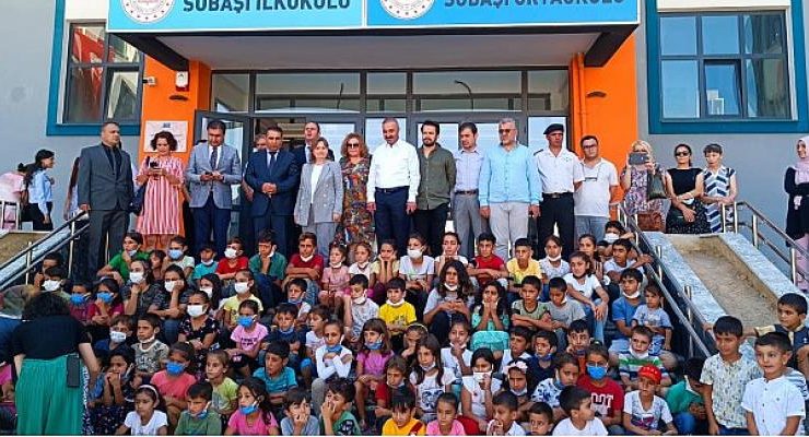 Bakan Yardımcısı Aşkar, İzmir’de Öğretmen ve Öğrencilerle Bir Araya Geldi