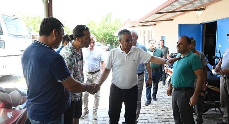 Kemer Belediye Başkanı Necati Topaloğlu, belediye personeli ile bir araya geldi