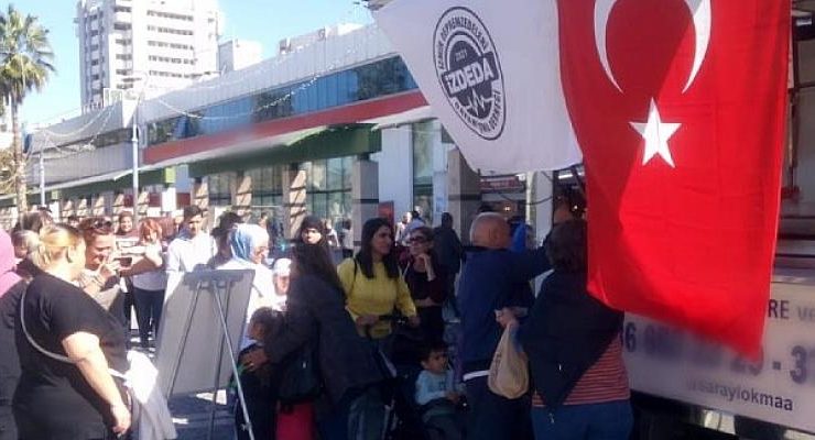 İzmir Depremzedeleri Dayanışma Derneği Bartın Maden Ocağında Şehit Olan Madenciler İçin Konak Meydanında Lokma Döktürdü