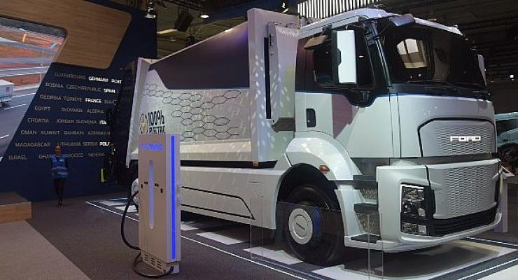 Ford Trucks’ın ürettiği ilk elektrikli kamyon, Pirelli R01 ile buluştu