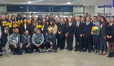 VakıfBank, Kulüpler Dünya Şampiyonası için Antalya’ya gitti