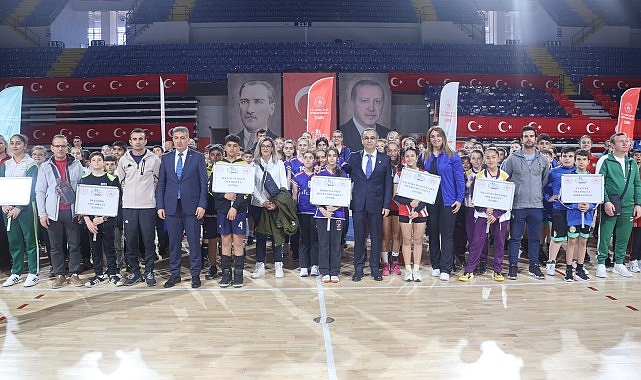 Okul Sporları Küçükler Voleybol Grup Müsabakaları İzmir'de Başladı