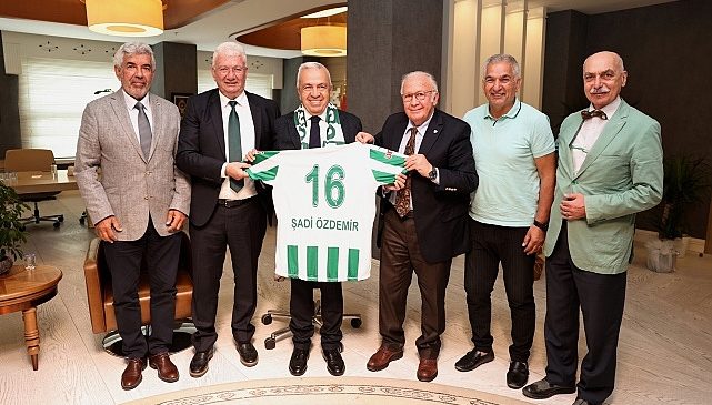 Bursaspor Kulüp Başkanı Sinan Bür ve ekibi Nilüfer Belediye Başkanı Şadi Özdemir'i ziyaret ederek görevinde başarılar diledi