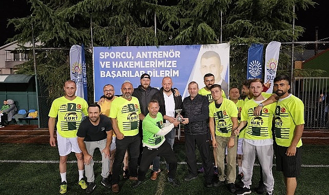 Gölcük Belediyesi 12. Birimler Arası Futbol Turnuvası'nda; Gelir Müdürlüğü'nü penaltılar sonucu yenen Gençlik Ve Spor Hizmetleri Müdürlüğü şampiyon oldu
