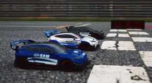 Honor, Akıllı Telefon Bataryalarıyla Uzaktan Kumandalı Araba Yarışı Düzenledi: Sonuç Kimseyi Şaşırtmadı